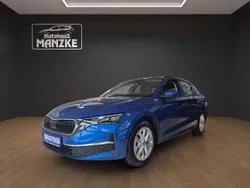 Raceblau metallic Neu 2024 Skoda Octavia Lodge Kombi | 32.990 € (Etwas zu teuer)