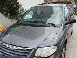 Grau Gebraucht 2004 Chrysler Voyager Van / Kleinbus | 1.950 € (Fairer Preis)