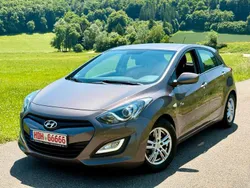 Braun Gebraucht 2013 Hyundai i30 Style Limousine | 7.490 € (Fairer Preis)