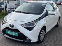 Weiß Gebraucht 2021 Toyota Aygo X-play Kleinwagen | 7.450 € (Fairer Preis)