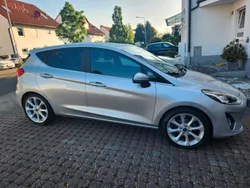 Silber Gebraucht 2018 Ford Fiesta Titanium Kleinwagen | 11.200 € (Fairer Preis)