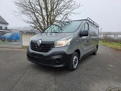 Grau Gebraucht 2015 Renault Trafic Komfort Van / Kleinbus | 11.900 € (Etwas zu teuer)