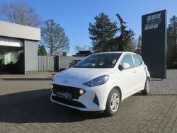 Weiß Gebraucht 2023 Hyundai i10 Trend Kleinwagen | 16.100 € (Fairer Preis)