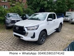Silber metallic Gebraucht 2016 Toyota HiLux Sport Abholung | 29.000 €