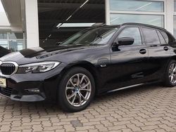 Schwarz ii Gebraucht 2022 BMW 320e Sport Line Kombi | 26.890 € (Fairer Preis)