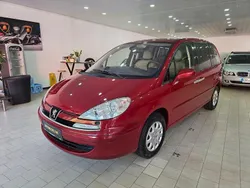 Rot Gebraucht 2005 Peugeot 807 Platinum Van / Kleinbus | 2.290 € (Fairer Preis)