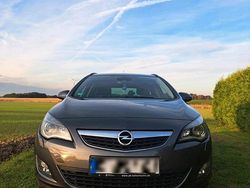 Grau Gebraucht 2011 Opel Astra Kombi | 5.000 € (Etwas zu teuer)