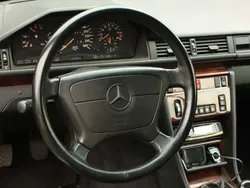 Grau Gebraucht 1993 Mercedes E300 Cabrio | 26.500 €