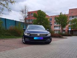 Blau Gebraucht 2018 VW Passat Comfortline Kombi | 12.500 € (Etwas zu teuer)