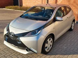 Silber Gebraucht 2016 Toyota Aygo X-play Kleinwagen | 6.990 € (Fairer Preis)