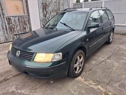 Grün Gebraucht 1998 VW Passat Kombi | 1.199 € (Guter Preis)