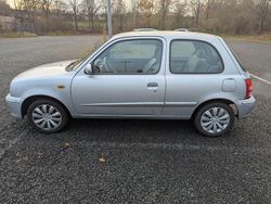 Silber Gebraucht 2002 Nissan Micra Comfort Limousine | 700 € (Guter Preis)