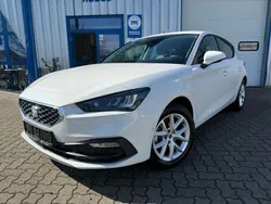 Weiß Gebraucht 2024 Seat Leon Limousine | 21.500 € (Fairer Preis)