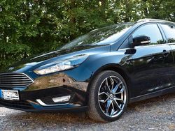 Schwarz Gebraucht 2015 Ford Focus Titanium Kombi | 10.000 € (Teuer)