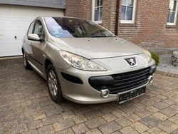 Schwarz Gebraucht 2006 Peugeot 307 Premium Limousine | 2.450 € (Teuer)