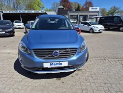 Blau Gebraucht 2016 Volvo XC60 Momentum SUV | 15.900 € (Guter Preis)