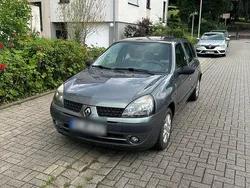 Grau Gebraucht 2001 Renault Clio II Kleinwagen | 2.900 € (Teuer)