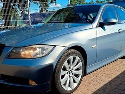 Grau Gebraucht 2005 BMW 320 Limousine | 4.700 € (Fairer Preis)