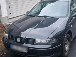 Schwarz Gebraucht 2003 Seat Leon Limousine | 400 €