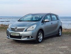 Grau Gebraucht 2011 Toyota Verso Edition Van / Kleinbus | 9.234 € (Fairer Preis)