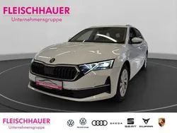Weiss Gebraucht 2024 Skoda Octavia Selection Kombi | 29.770 € (Fairer Preis)
