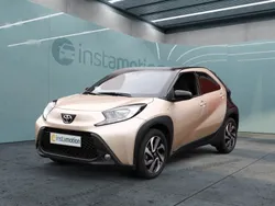 Beige Gebraucht 2024 Toyota Aygo Team Kleinwagen | 17.089 € (Etwas zu teuer)