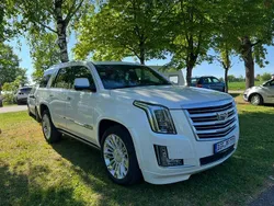 Weiß Gebraucht 2015 Cadillac Escalade SUV | 35.900 € (Guter Preis)