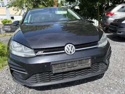 Schwarz Gebraucht 2019 VW Golf VII R-line Kombi | 8.950 €