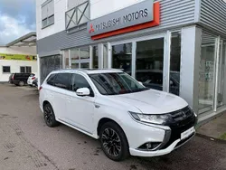 Perlmuttweiß Gebraucht 2017 Mitsubishi Outlander P-HEV Top SUV | 18.495 € (Fairer Preis)