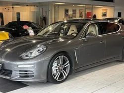 Grau Gebraucht 2015 Porsche Panamera 4S Chrono Limousine | 29.950 €