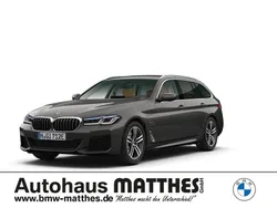 Grau Gebraucht 2022 BMW 530e M Sport Kombi | 32.950 € (Fairer Preis)