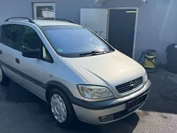 Silber Gebraucht 2001 Opel Zafira Selection Van / Kleinbus | 1.299 € (Fairer Preis)
