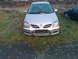 Silber Gebraucht 2001 Nissan Almera Tino Van / Kleinbus | 1.250 €