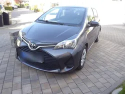 Grau Gebraucht 2015 Toyota Yaris Kleinwagen | 7.800 € (Fairer Preis)