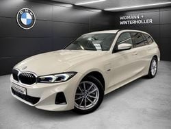 Weiß Gebraucht 2022 BMW 330e Shadowline Kombi | 29.880 € (Fairer Preis)