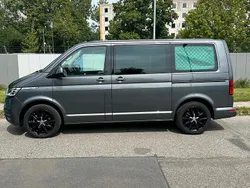 Grau Gebraucht 2020 VW Multivan Van / Kleinbus | 45.000 € (Etwas zu teuer)