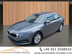 Grau Gebraucht 2023 Skoda Octavia Ambition Limousine | 18.980 € (Guter Preis)