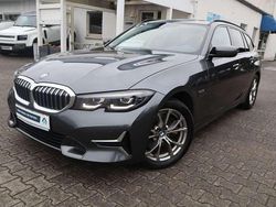 Mineralgrau metallic Gebraucht 2021 BMW 320e Luxury Line Kombi | 24.489 € (Fairer Preis)