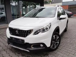 Weiß Gebraucht 2017 Peugeot 2008 Allure SUV | 9.300 € (Guter Preis)