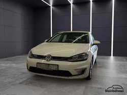 Pure white (weiß) Gebraucht 2020 VW e-Golf Comfortline Kleinwagen | 15.240 € (Guter Preis)