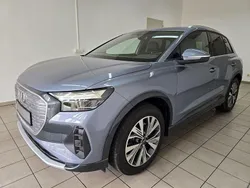 Blau Gebraucht 2022 Audi Q4 e-tron Ambiente SUV | 27.990 € (Guter Preis)