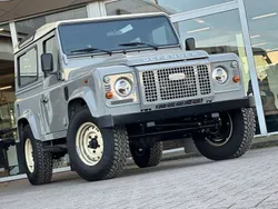 Grau Gebraucht 2012 Land Rover Defender SUV | 279.500 €