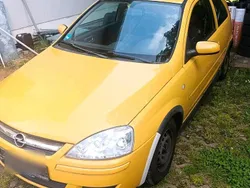 Gelb Gebraucht 2006 Opel Corsa Kleinwagen | 1.999 € (Fairer Preis)