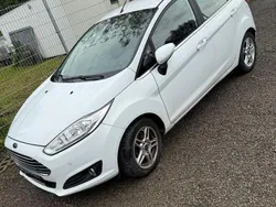 Weiß Gebraucht 2015 Ford Fiesta Titanium Kleinwagen | 9.100 € (Fairer Preis)