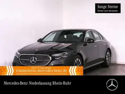 Grau Gebraucht 2024 Mercedes E220 Avantgarde Limousine | 51.980 € (Fairer Preis)