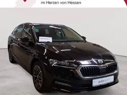 Blackmagic perleffekt Gebraucht 2022 Skoda Octavia Clever Kombi | 21.990 € (Guter Preis)