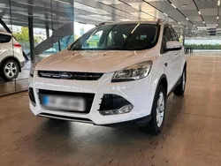 Weiß Gebraucht 2016 Ford Kuga SUV | 13.600 € (Fairer Preis)