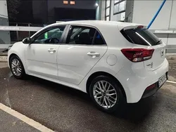 Weiß Gebraucht 2017 Kia Rio DREAM-TEAM Edition Limousine | 8.400 € (Fairer Preis)
