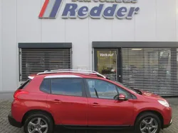 Rot Gebraucht 2015 Peugeot 2008 Active SUV | 8.450 € (Etwas zu teuer)