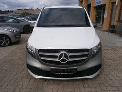Weiß Gebraucht 2021 Mercedes V220 Van / Kleinbus | 35.000 € (Superpreis)